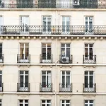 Studio For 4 Near The Arc De Triomphe Paris