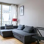 Studio For 4 Near The Arc De Triomphe Paris